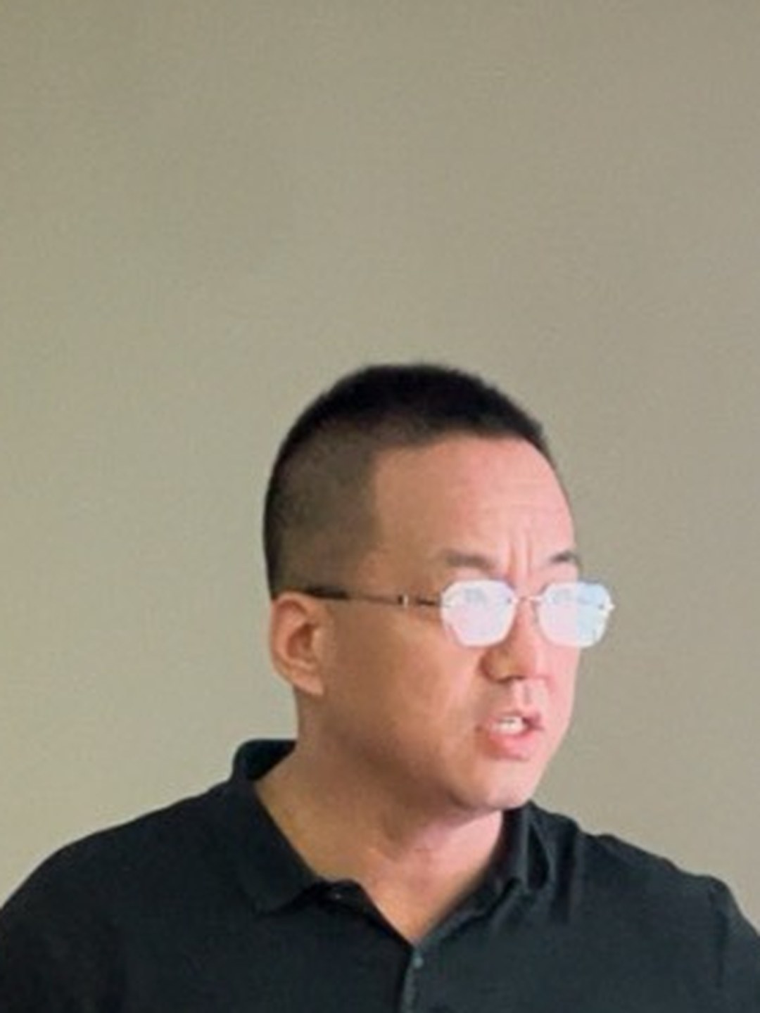 峰哥在授课现场讲解产品集市关键词与描述的写法