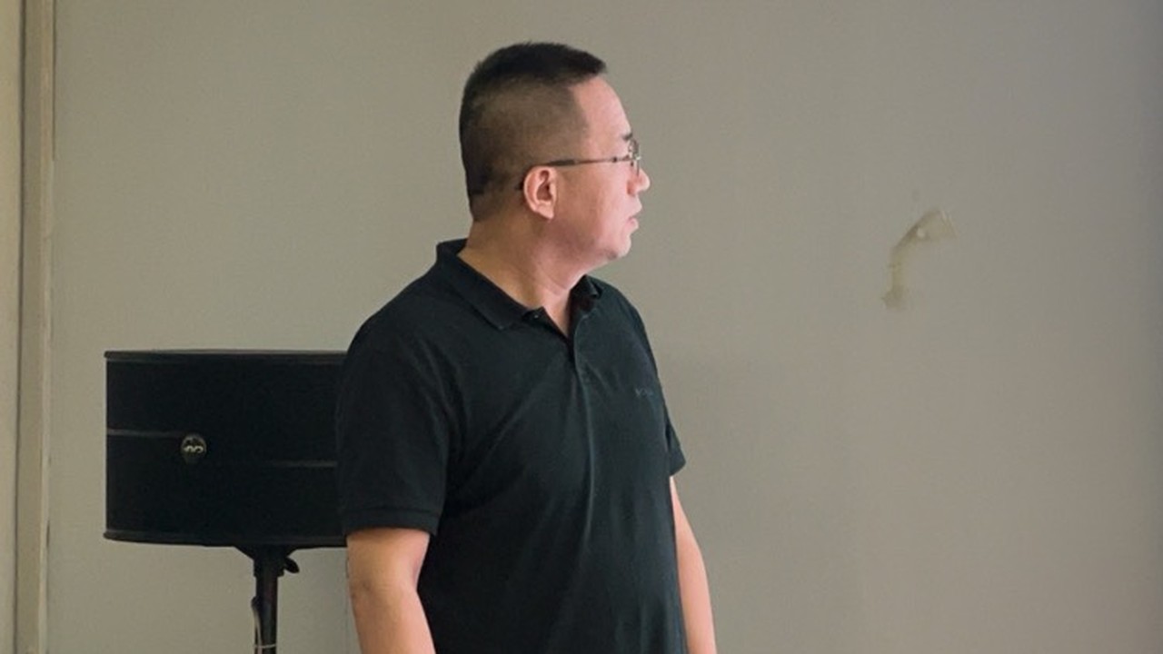 峰哥在培训现场讲外贸多语言短视频内容方法