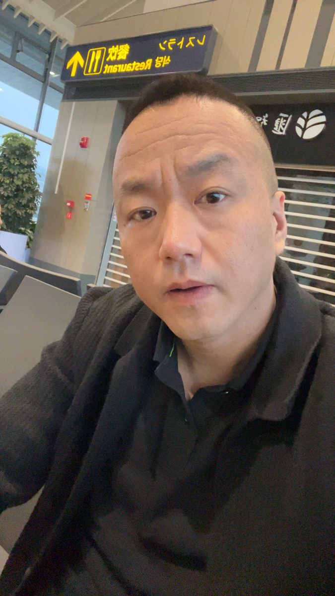 外贸人出差途中也在维护TikTok和Facebook账号，社媒营销培训强调账号运营要融入日常节奏