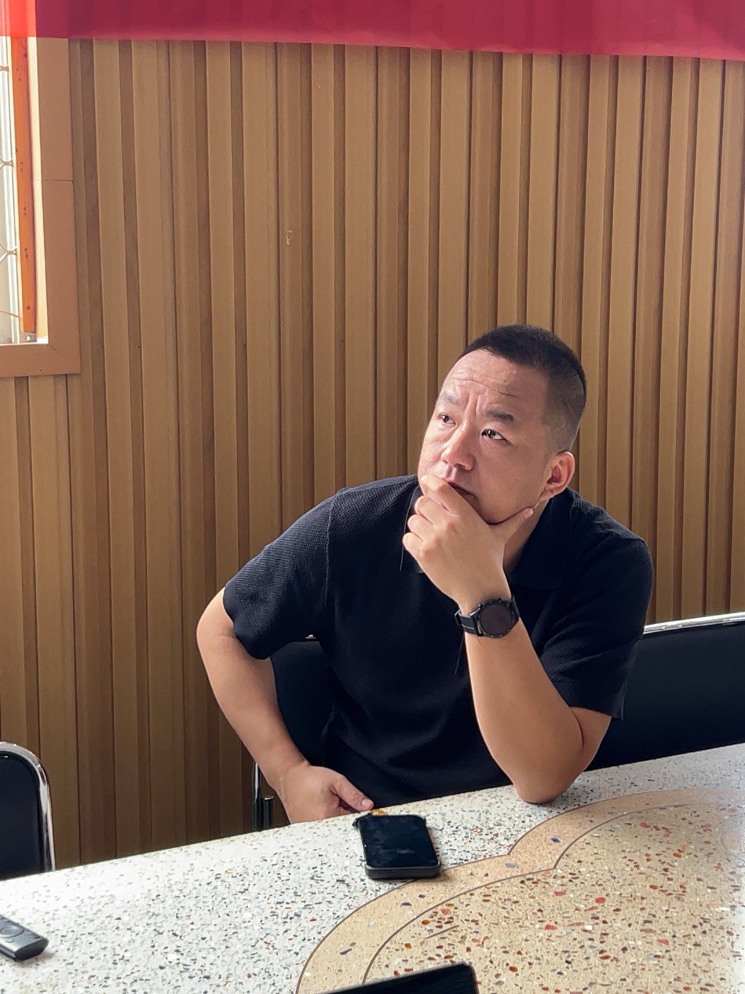 峰哥每周固定复盘TikTok和Facebook运营数据，根据内容表现调整下一周的外贸社媒运营方向