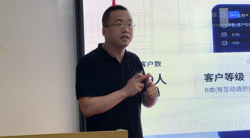 外贸短视频怎么拍？2026年TikTok和Facebook新手获客全流程指南