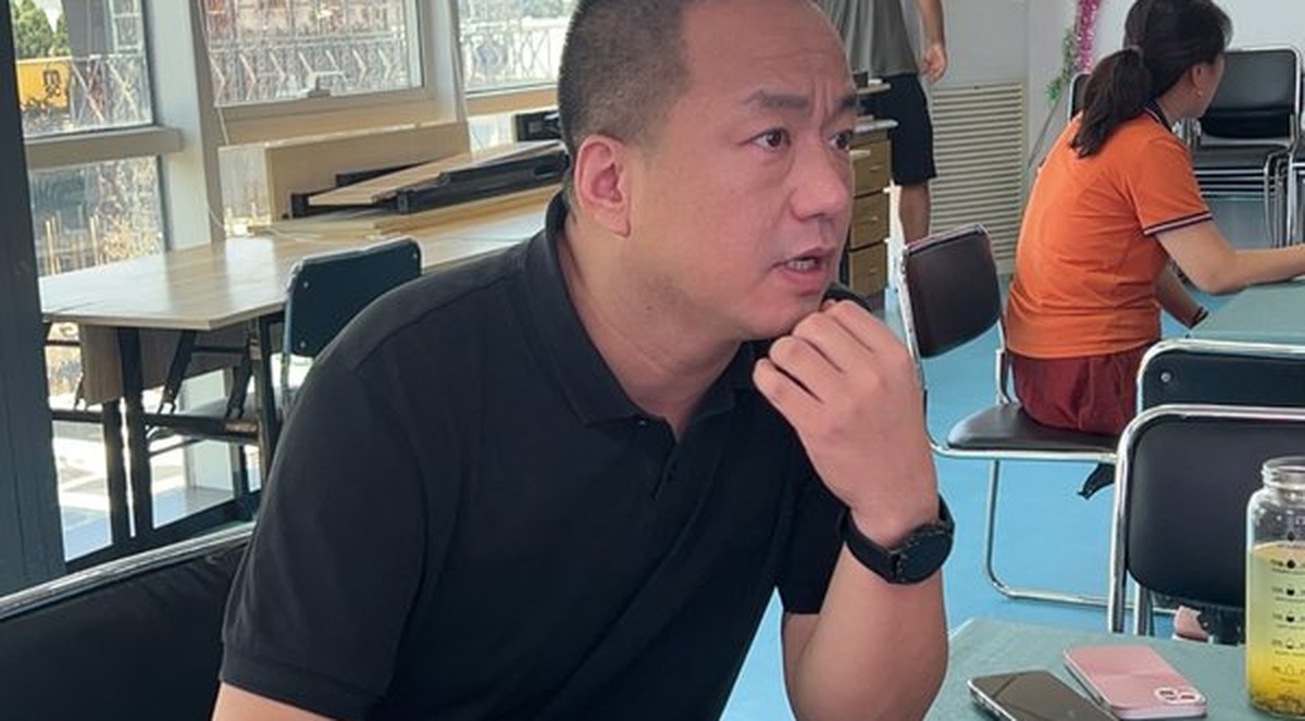 外贸团队讨论Facebook外贸发帖策略，分析海外社媒获客方案